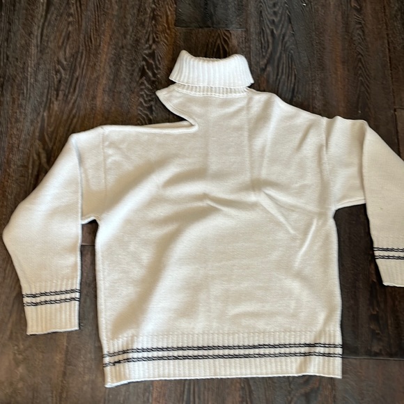 Turtle neck sweater - Picture 1 of 4